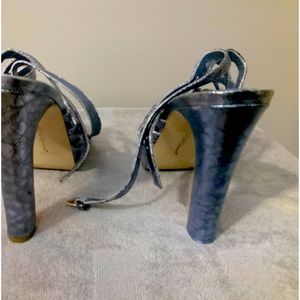 Cute stacked versatile wearing stacked heels